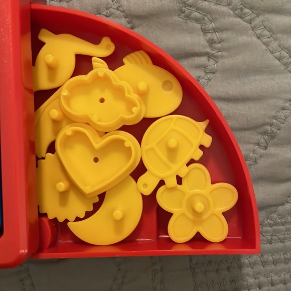 Hasbro Perfection Plastic Timer Place Shapes Game Vintage Style - Picture 3 of 5